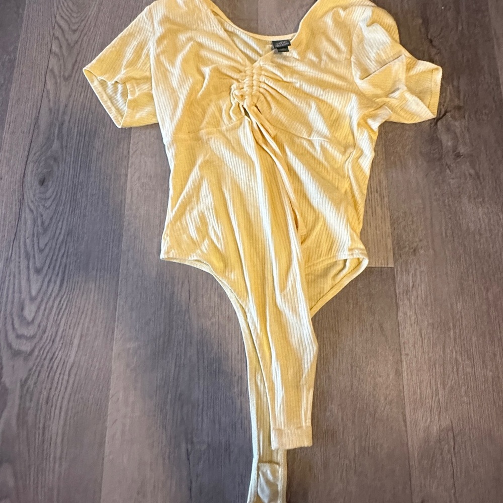Yellow medium sized bodysuit. Wild fable.